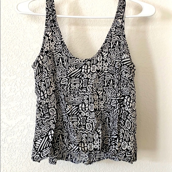 Fun Pattern black& white blouse! - Picture 1 of 4